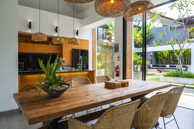 Tips Memilih Jenis Kayu yang Tepat untuk Furniture Anda
