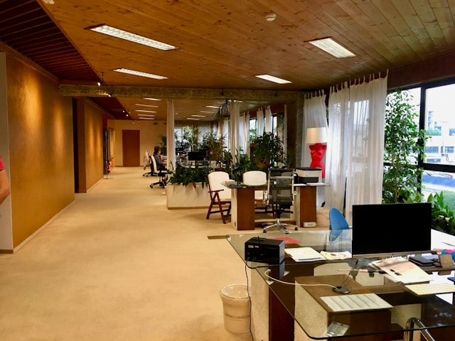 Inspirasi Konsep Interior Kantor Eklektik